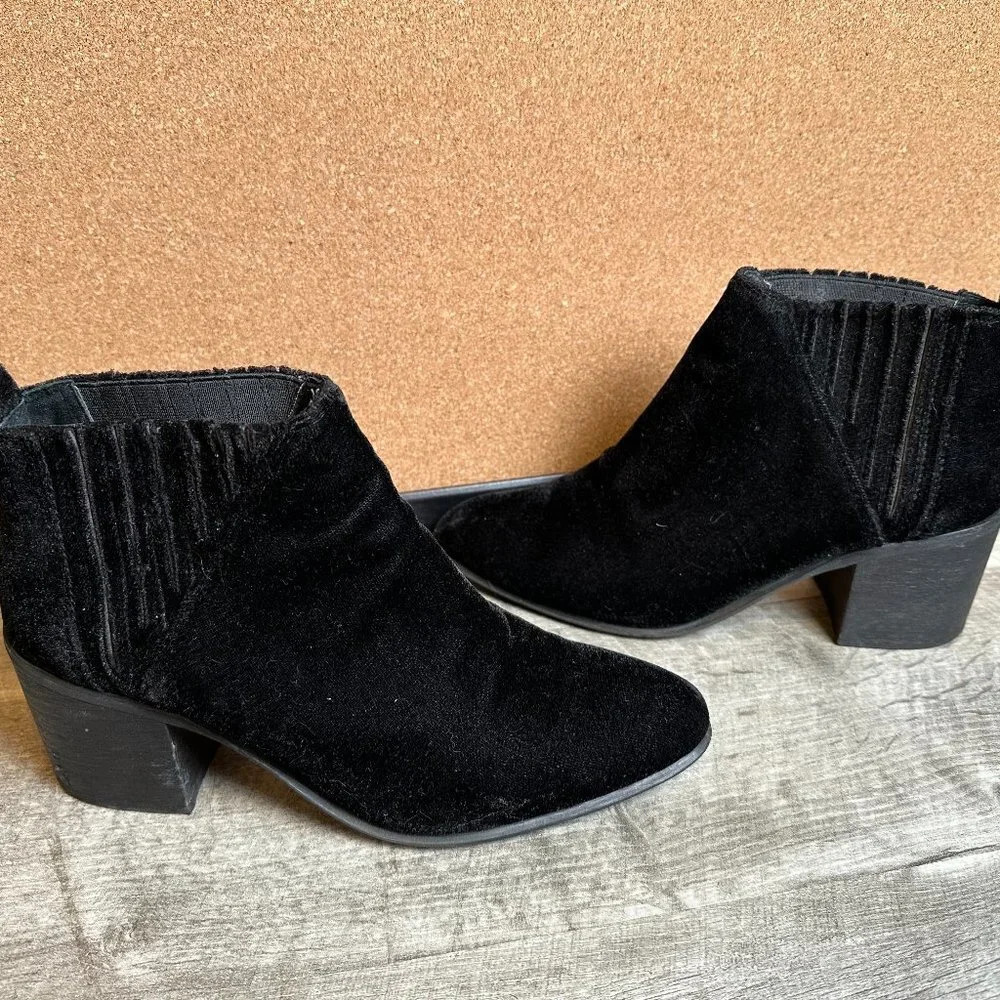 Jeffrey Campbell Viggo Chelsea Ankle Boot Black Velvet Size 7.5